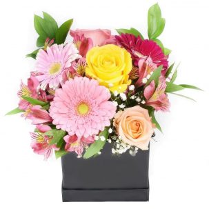 Цветы в коробке с герберами