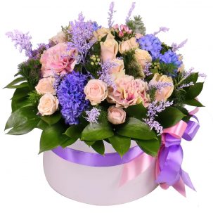 Цветы в коробке "Королевская пурпурность"